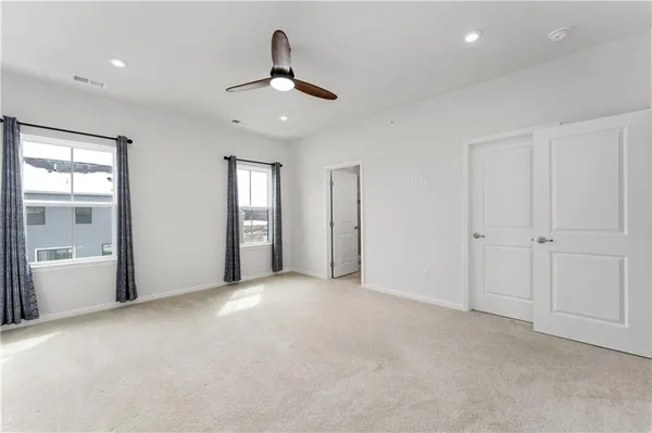 a view of empty room with window