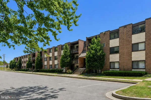 $250,000 | 10725 West Drive, Unit 303, Fairfax, VA 22030
