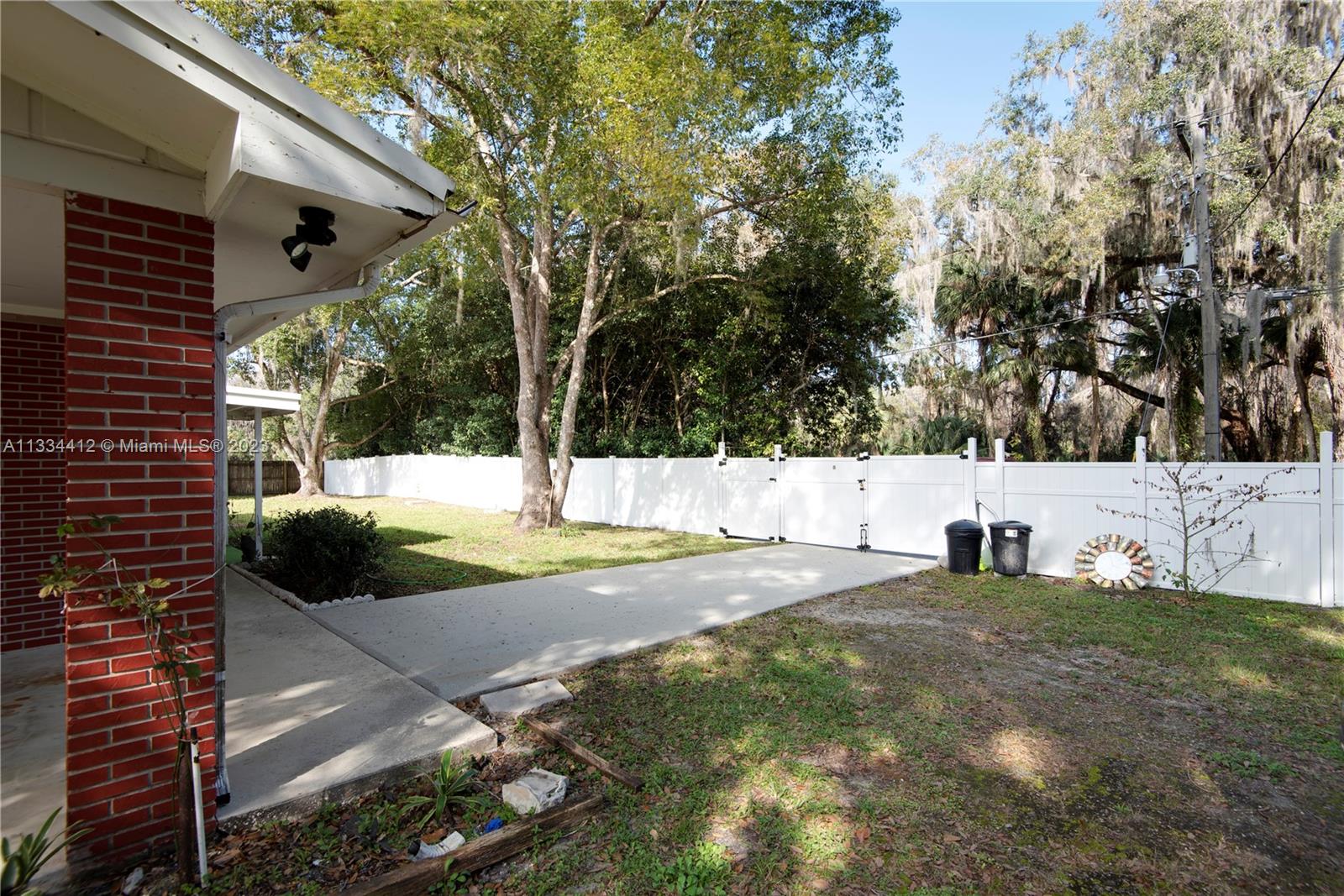 2954 North County Road Lake Panasoffkee, FL 33538 - Photo 4 of 30