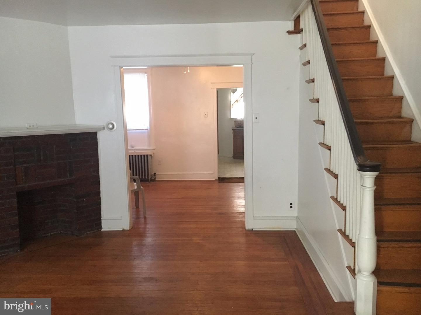 52 Lamport Road Upper Darby, PA 19082 - Photo 3 of 16 Living Room