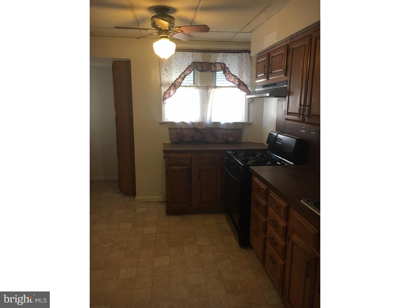 52 Lamport Road Upper Darby, PA 19082 - Photo 6 of 16 Kitchen