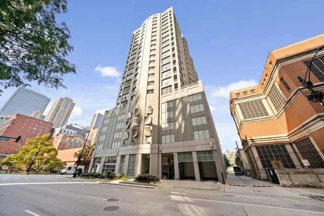 $349,000 | 600 North Dearborn Street, Unit 809, Chicago, IL 60654