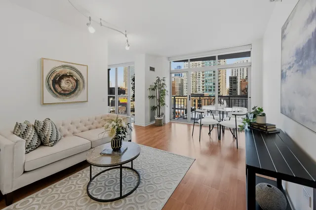 $349,000 | 600 North Dearborn Street, Unit 809, Chicago, IL 60654