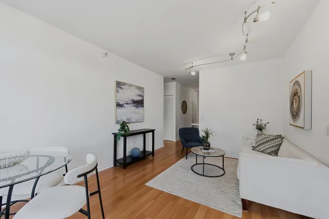 $349,000 | 600 North Dearborn Street, Unit 809, Chicago, IL 60654