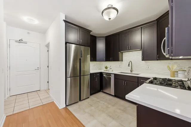 $349,000 | 600 North Dearborn Street, Unit 809, Chicago, IL 60654