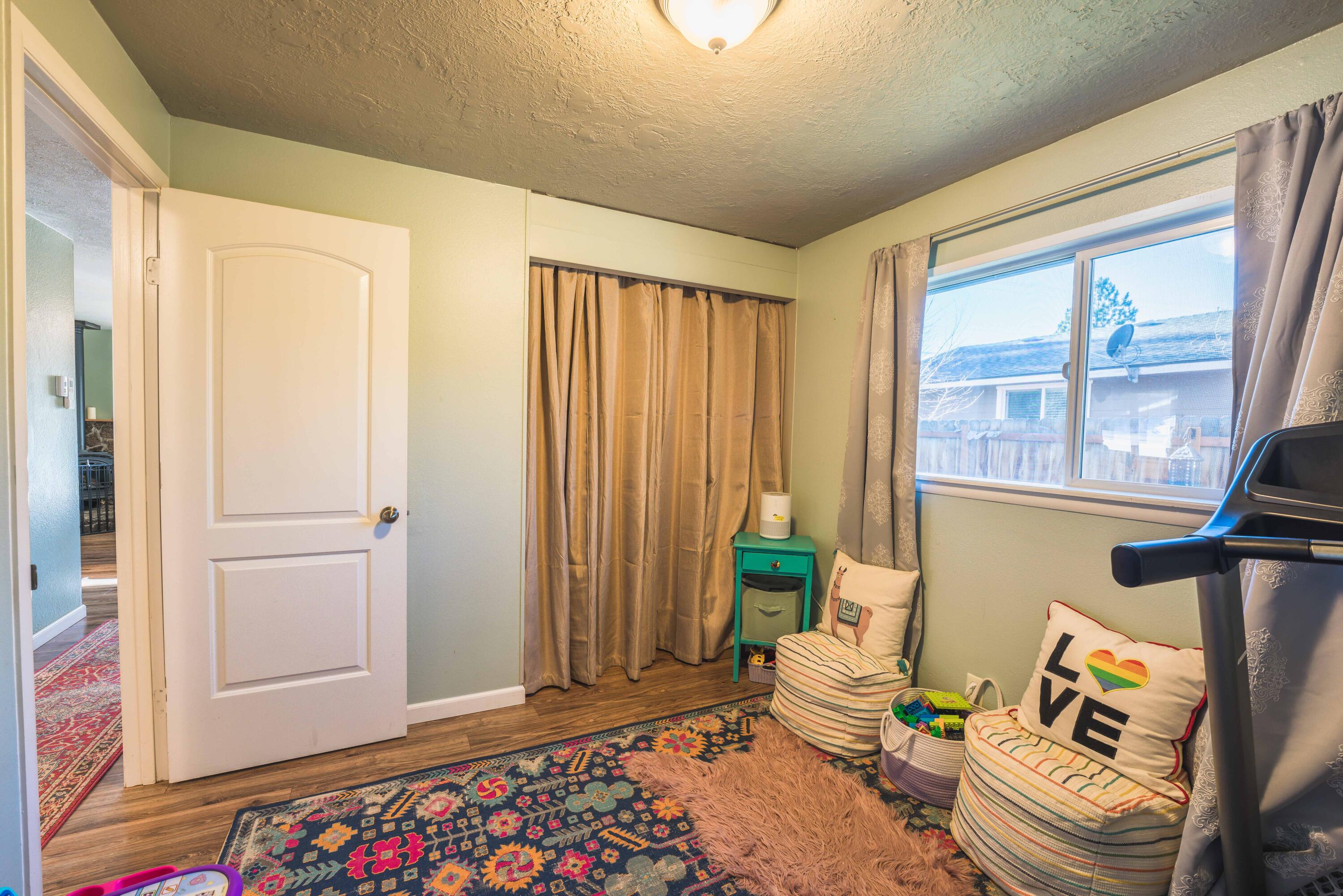 1652 Northeast Wells Acres Road Bend, OR 97701 - Photo 26 of 54 NE Wells Acres-34