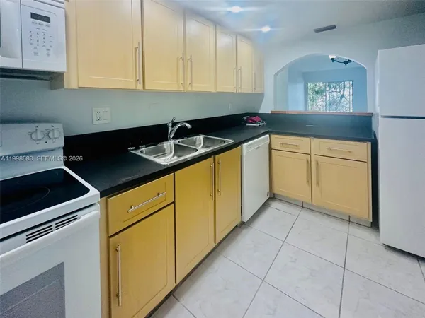 $2,095 | 8101 Southwest 73rd Avenue, Unit 1, Miami, FL 33143