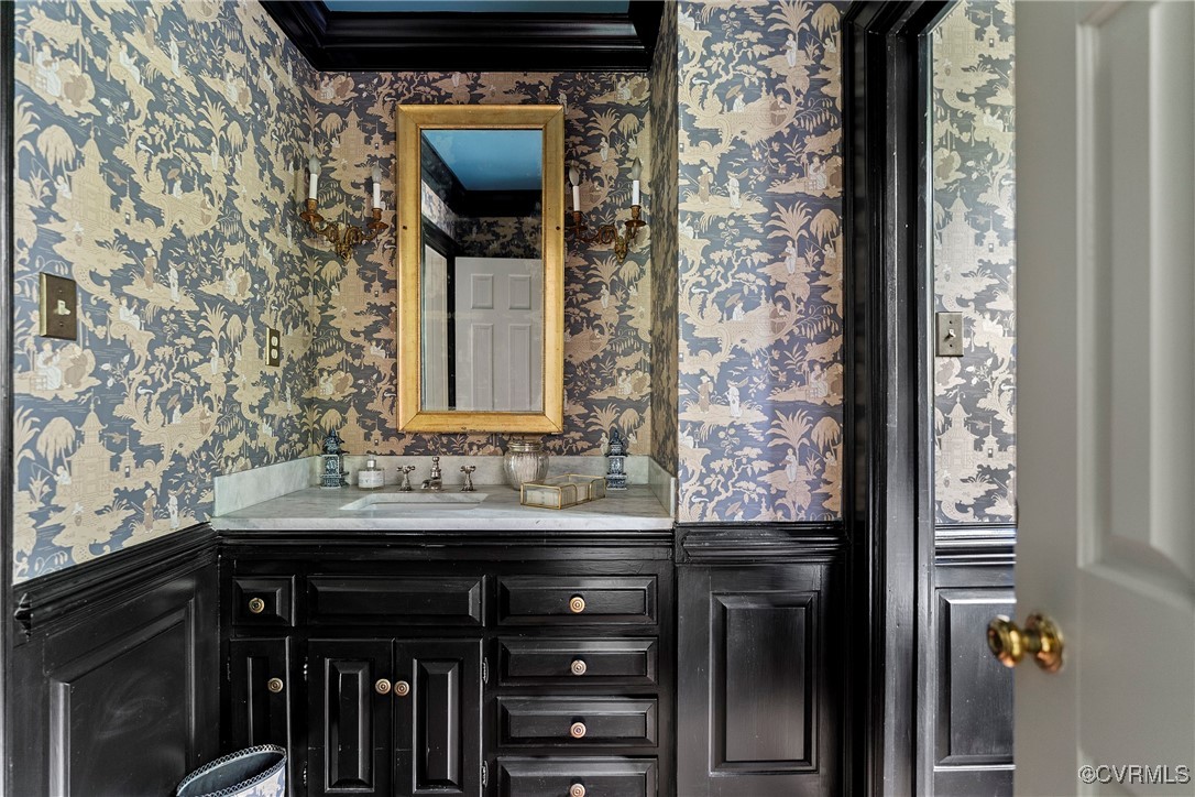 10700 Darby Circle Midlothian, VA 23113 - Photo 21 of 50 a bathroom with a sink and a mirror