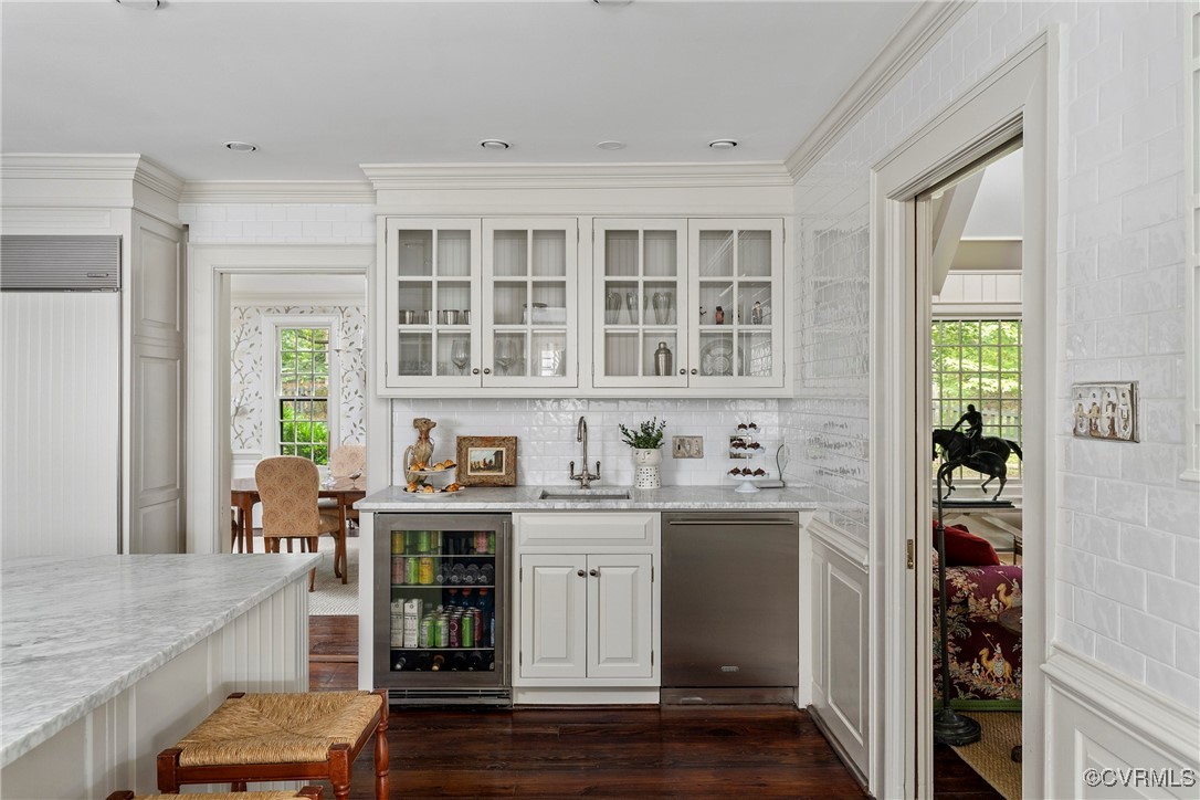 10700 Darby Circle Midlothian, VA 23113 - Photo 9 of 50 a living room with furniture and wooden floor