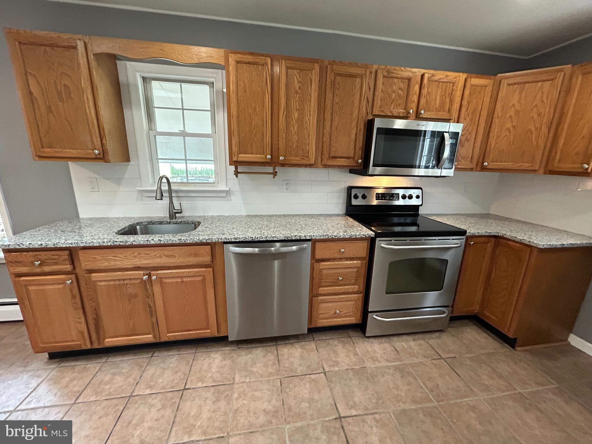 19 Goodturn Road Levittown, PA 19057 - Photo 5 of 24