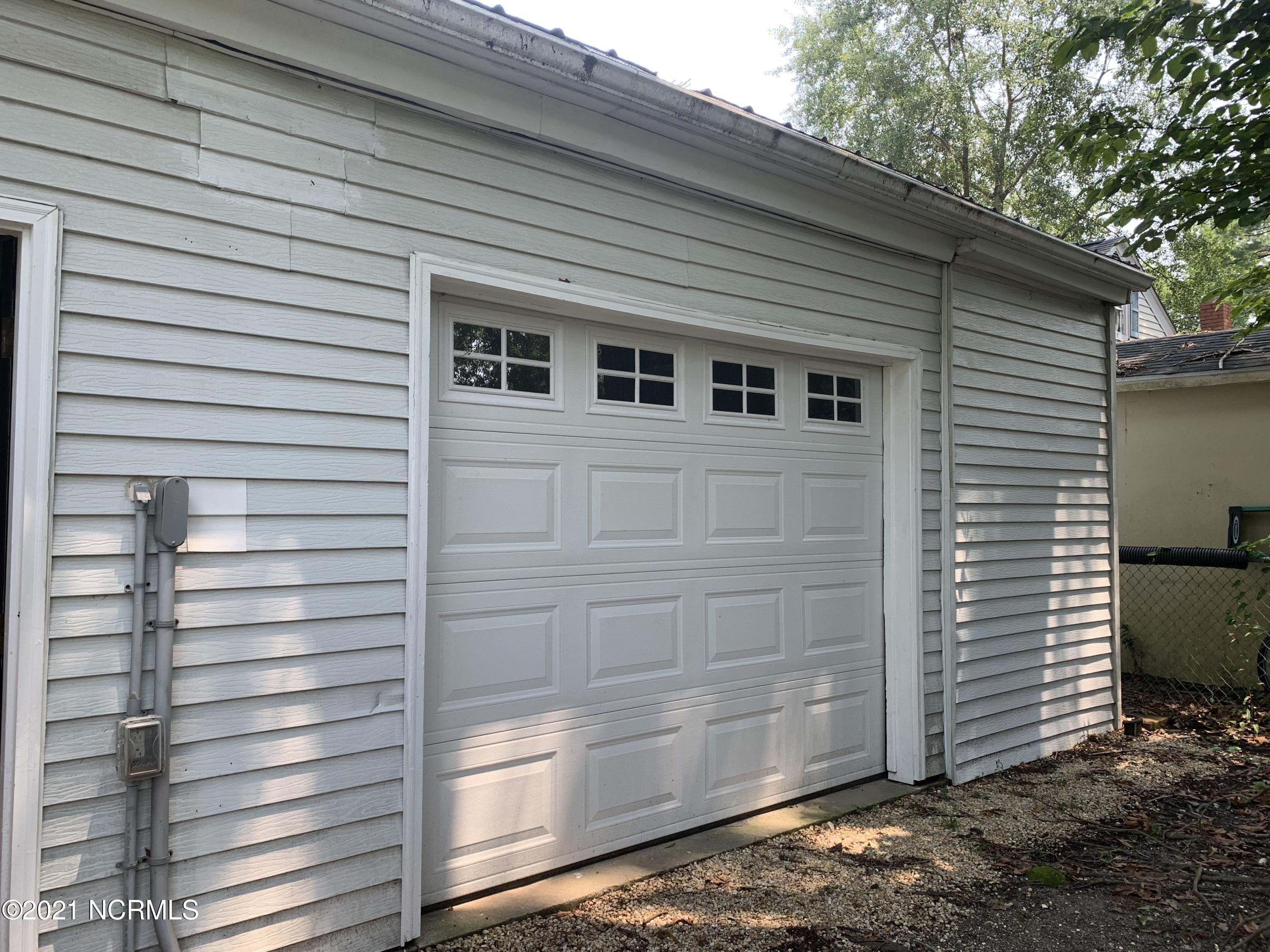 1017 Nicholson Street Washington, NC 27889 - Photo 17 of 27 Garage