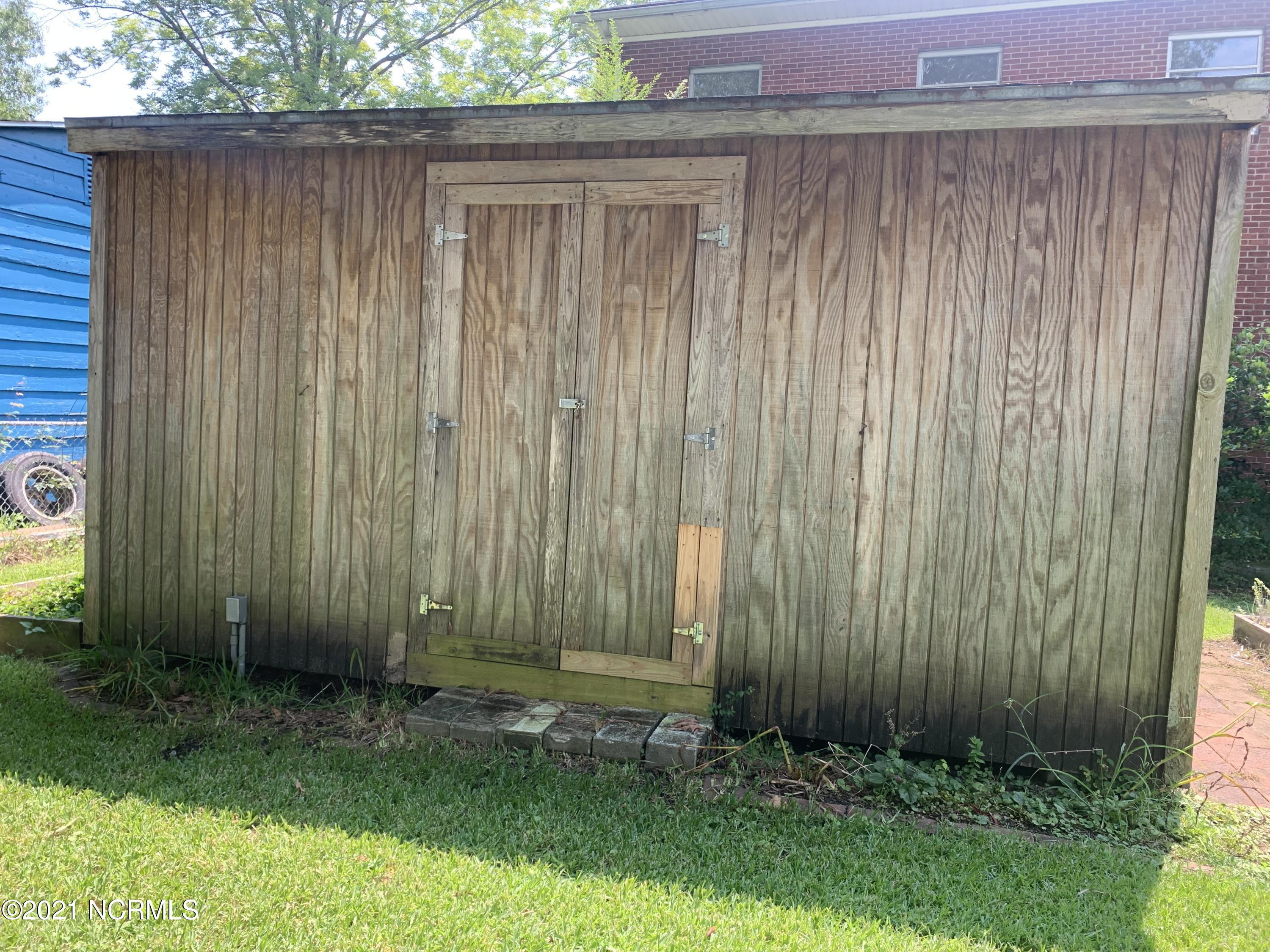 1017 Nicholson Street Washington, NC 27889 - Photo 24 of 27 Workshop