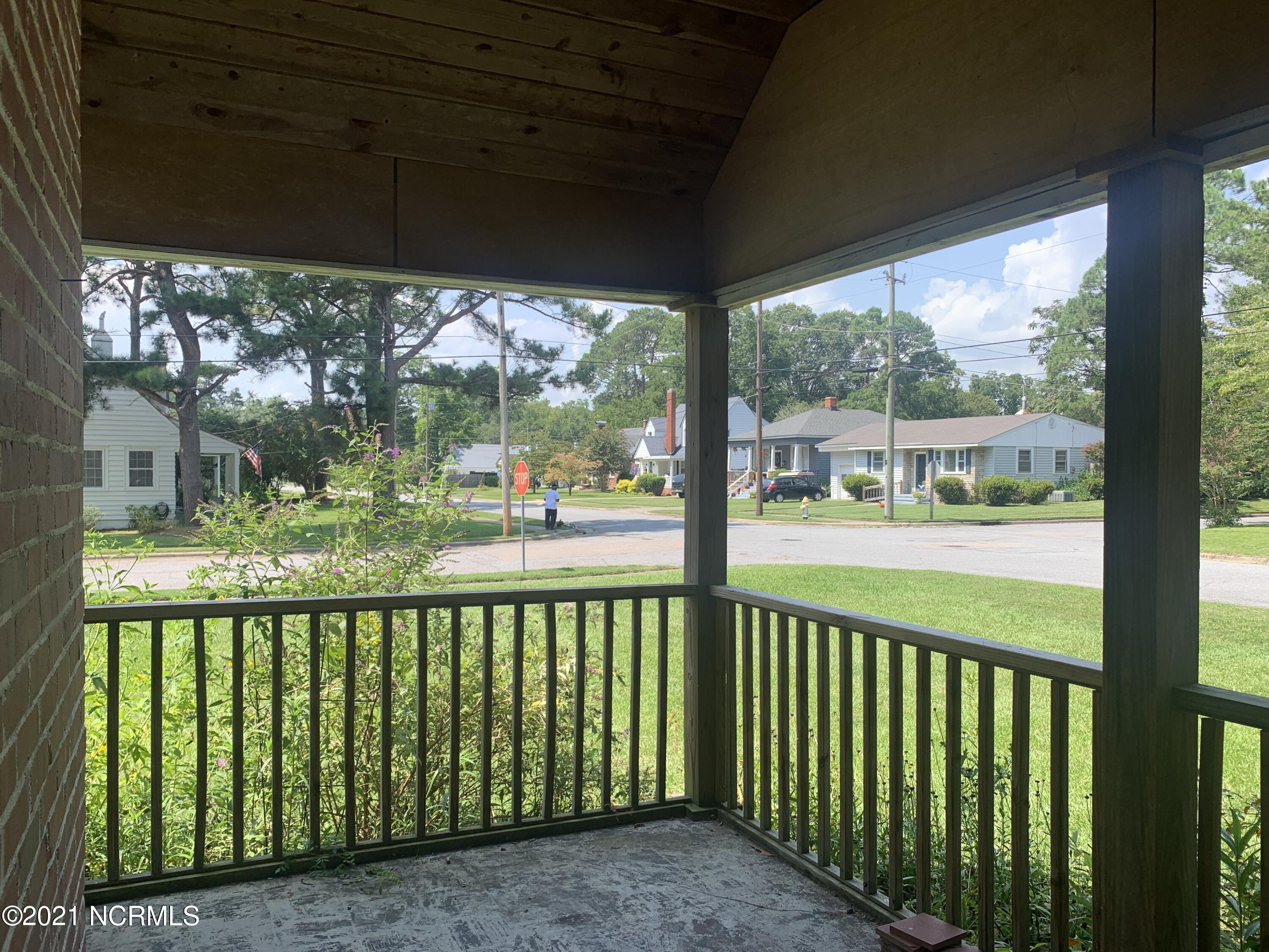 1017 Nicholson Street Washington, NC 27889 - Photo 26 of 27 Side porch