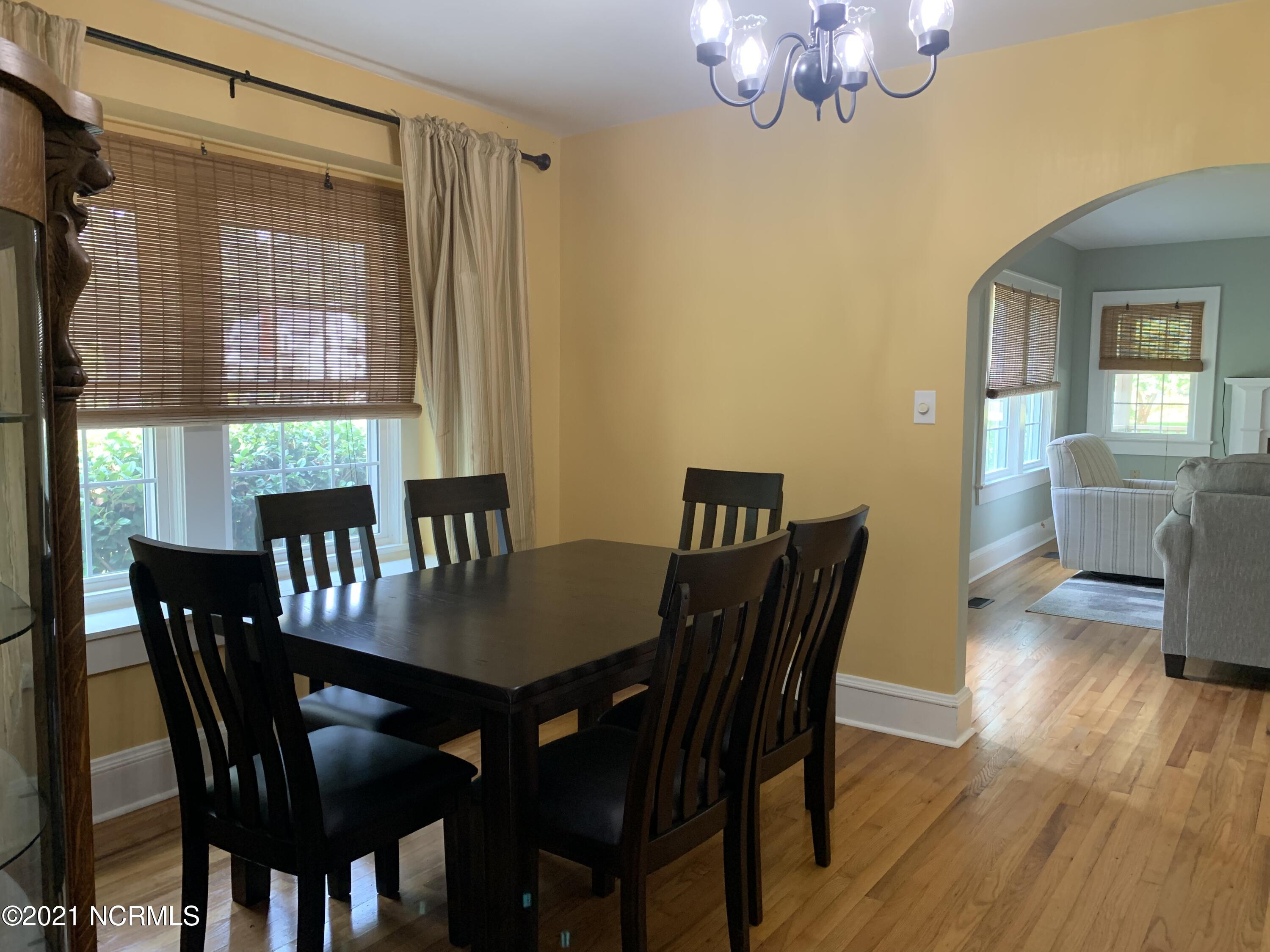 1017 Nicholson Street Washington, NC 27889 - Photo 8 of 27 Dining room