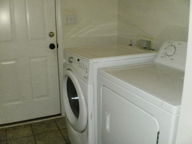 27 Beacon Way Santa Rosa Beach, FL 32459 - Photo 6 of 22 a utility room with dryer and washer