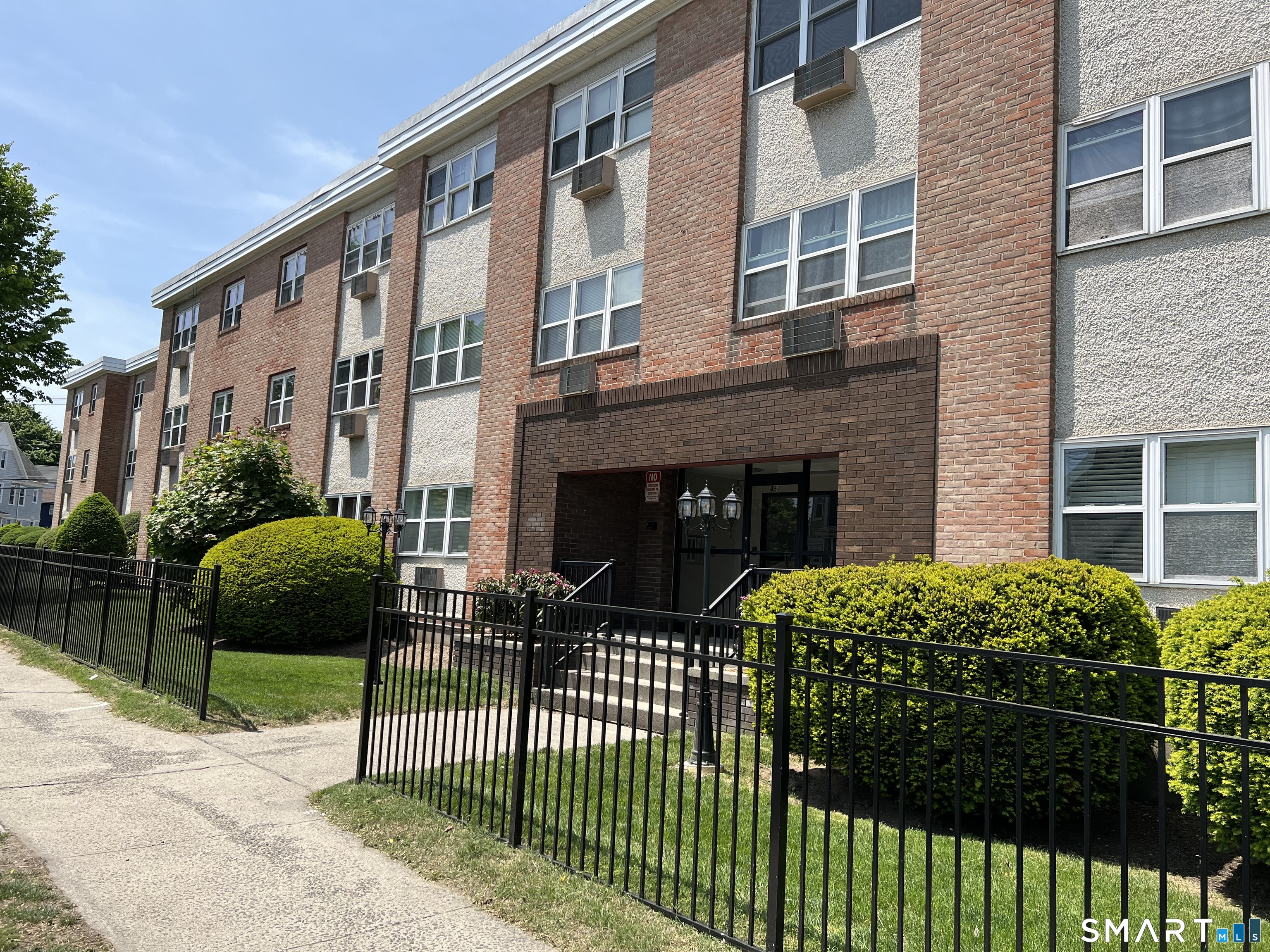 45 Monroe Street, Unit B2 Bridgeport, CT 06605 - Photo 2 of 12