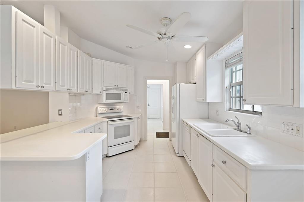 912 Southwest Balmoral Trace Stuart, FL 34997 - Photo 9 of 29 Gallery Image 9