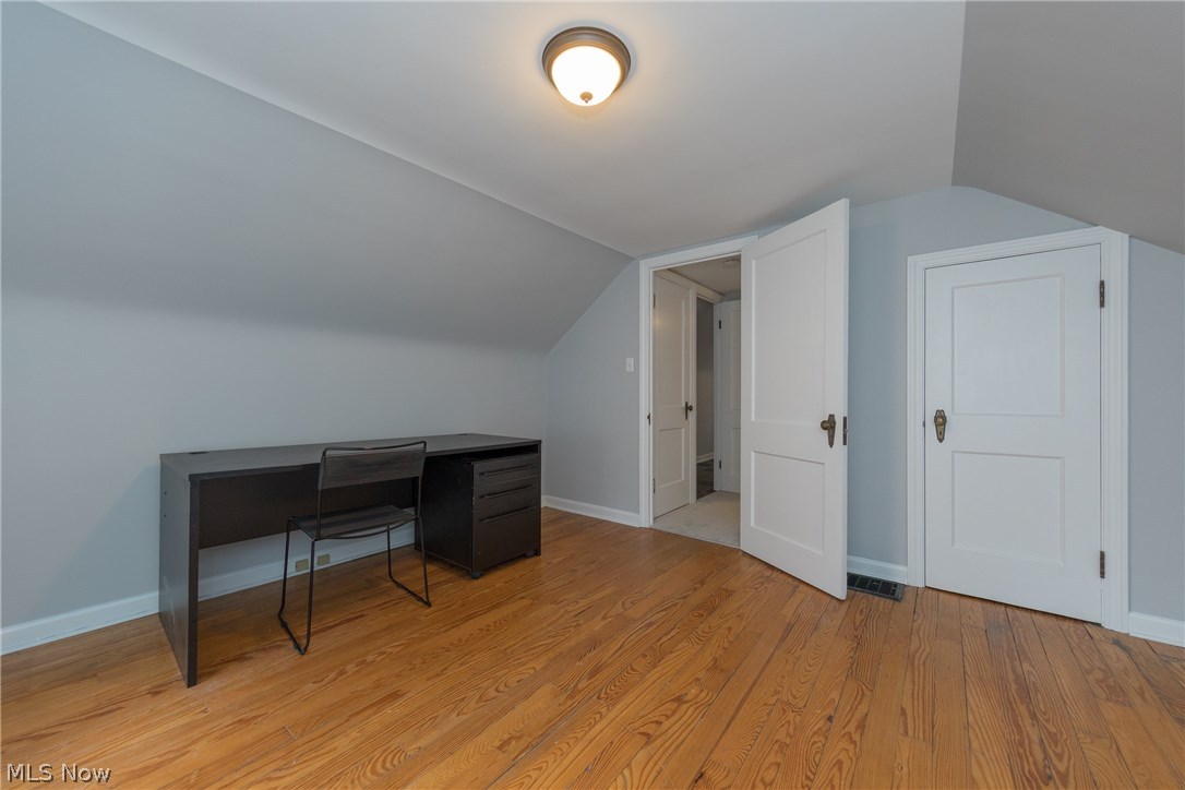 2492 Saybrook Road Cleveland, OH 44118 - Photo 20 of 26