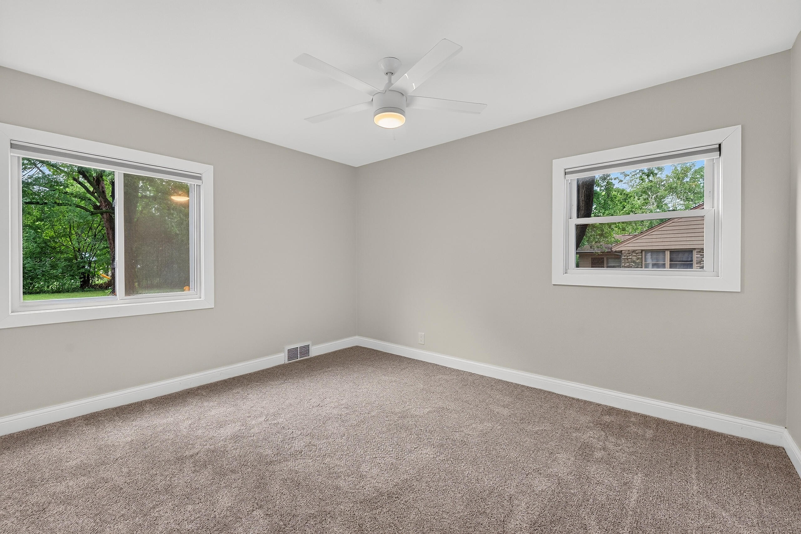 7125 North Longacre Road Fox Point, WI 53217 - Photo 13 of 42 DH100111