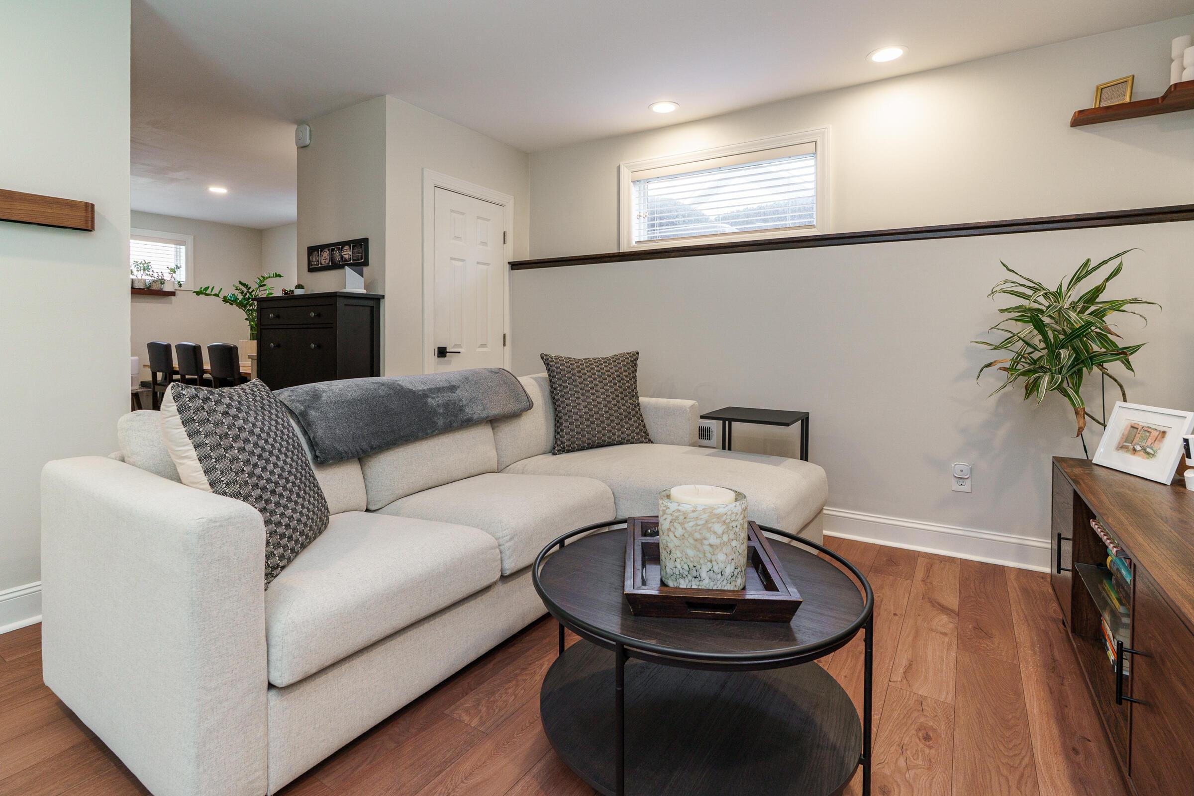285 Lear Street, Unit 4 Columbus, OH 43206 - Photo 5 of 28 Living Room