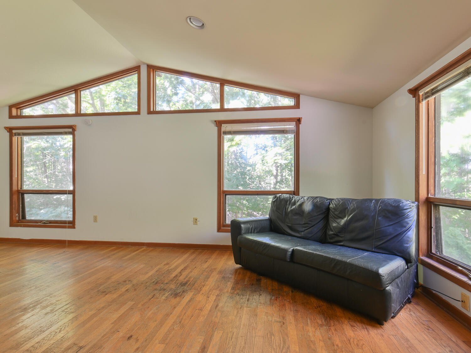 90 Knox Road Bar Harbor, ME 04609 - Photo 5 of 21 Living Room
