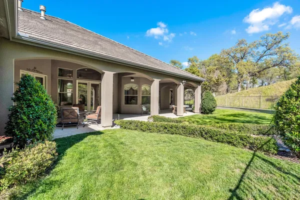 a view of a house with backyard porch and garden
