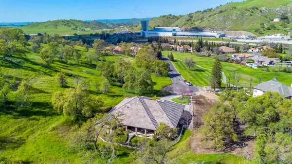 $1,149,000 | 21844 Fairway Oaks Lane, Friant, CA 93626