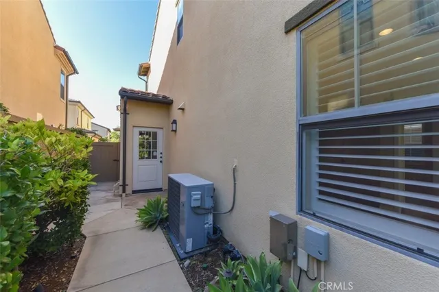 a house view with a outdoor space