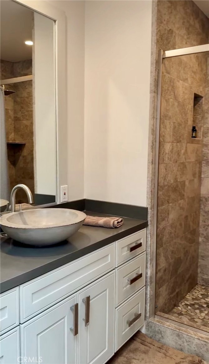 1864 Laurel Road Oceanside, CA 92054 - Photo 14 of 19 Bathroom 2