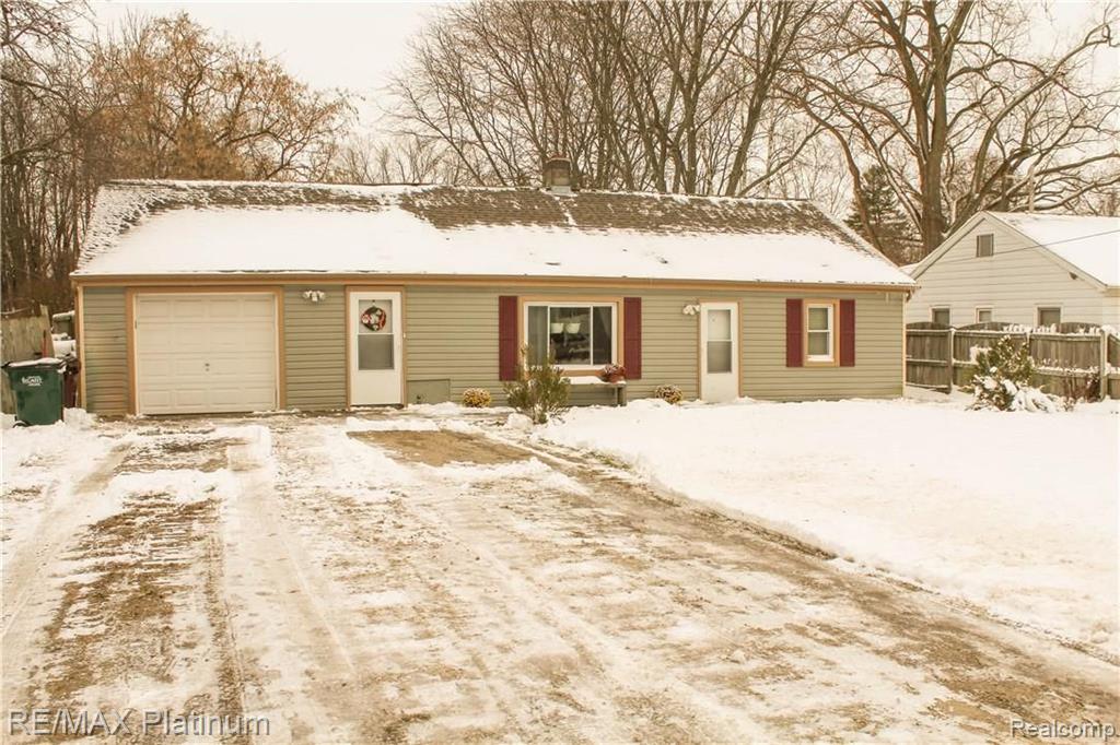 923 East Jolly Road Lansing, MI 48910 - Photo 2 of 21