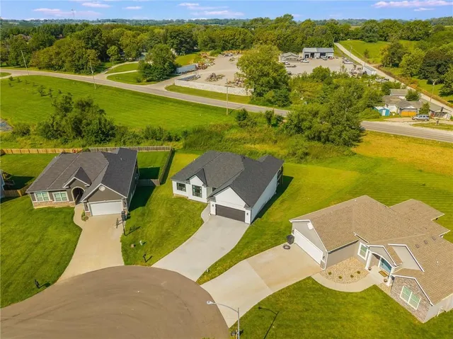 $394,900 | 19044 Pawnee Court, St. Joseph, MO 64505