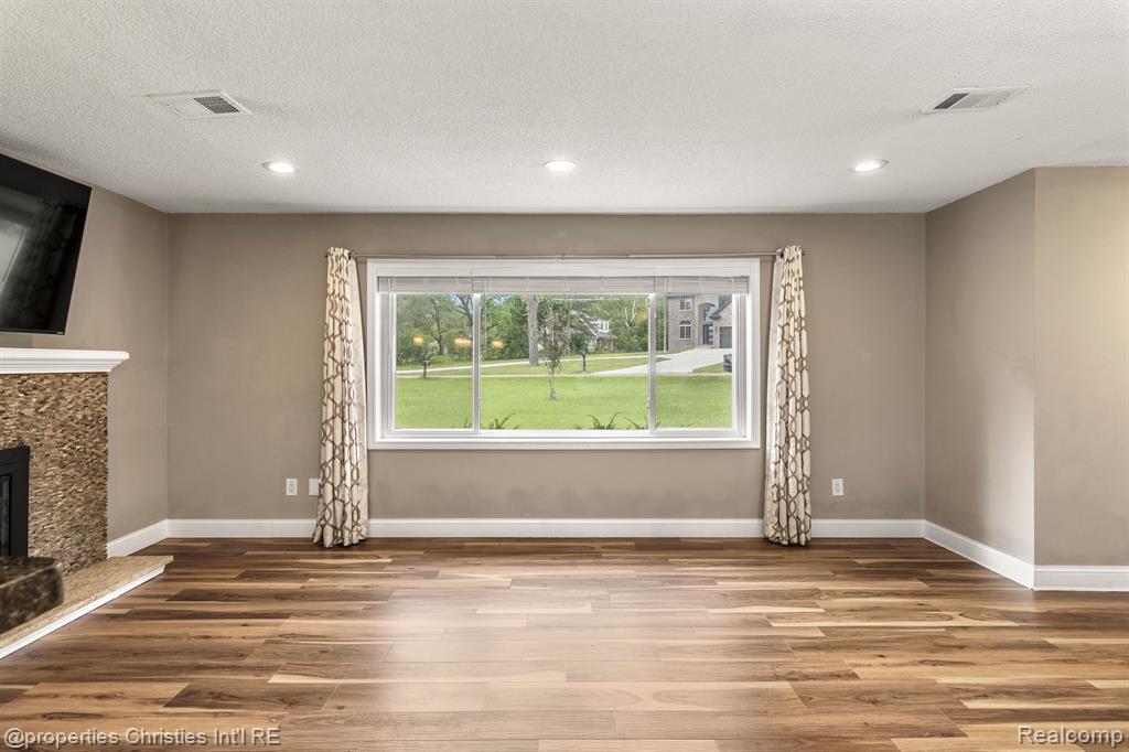 176 Barrington Road Bloomfield Hills, MI 48302 - Photo 8 of 41