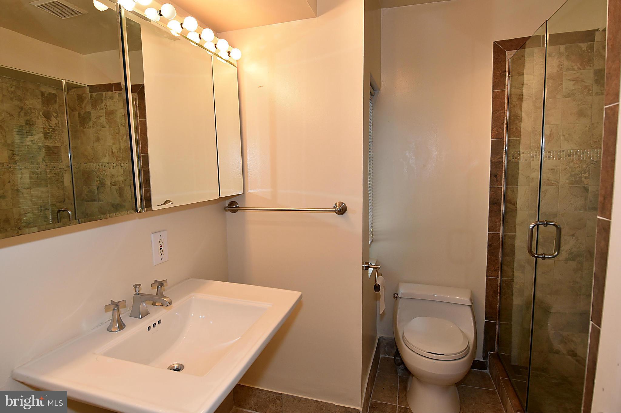 4412 Reservoir Road Northwest Washington, DC 20007 - Photo 18 of 30 Bath