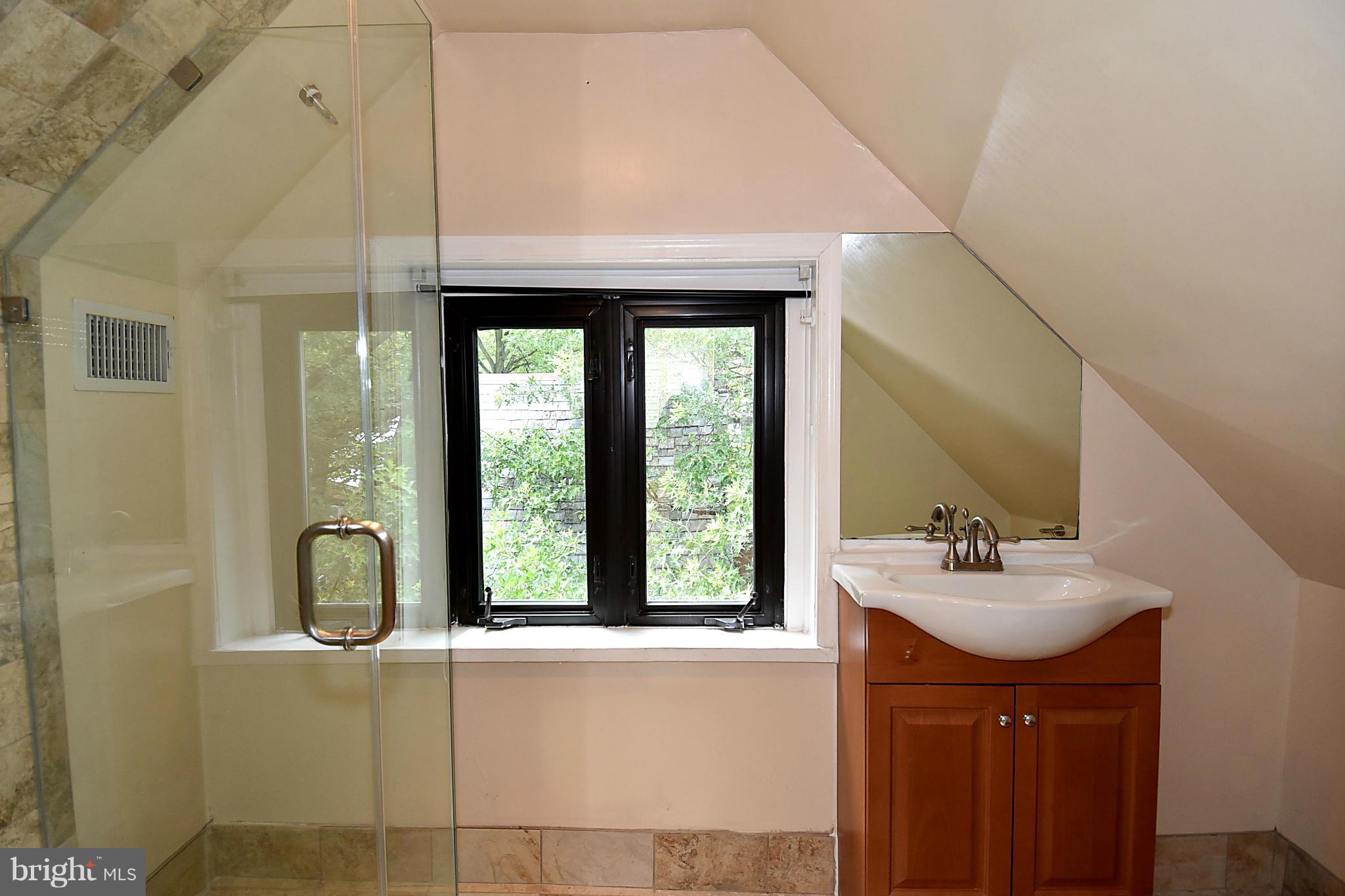 4412 Reservoir Road Northwest Washington, DC 20007 - Photo 25 of 30 Bath (Master)