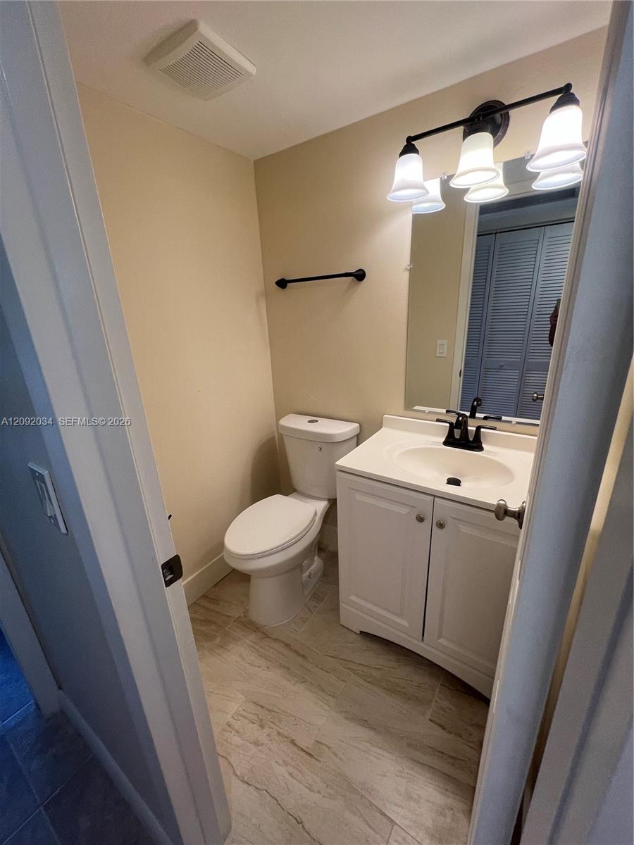 1087 Cornwall East, Unit 1087 Boca Raton, FL 33434 - Photo 8 of 18 Half bath