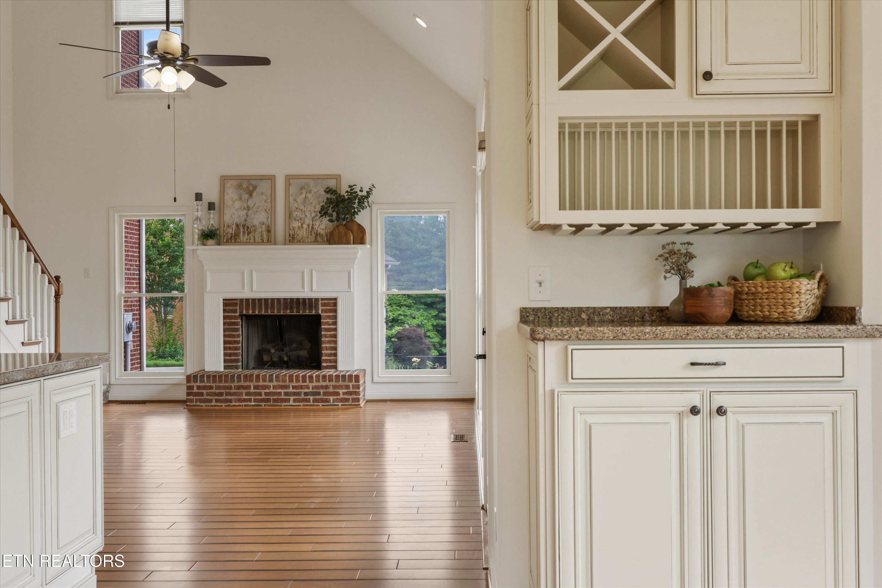16 Radcliff Terrace Oak Ridge, TN 37830 - Photo 14 of 52 15-16 Radcliff Terrace020