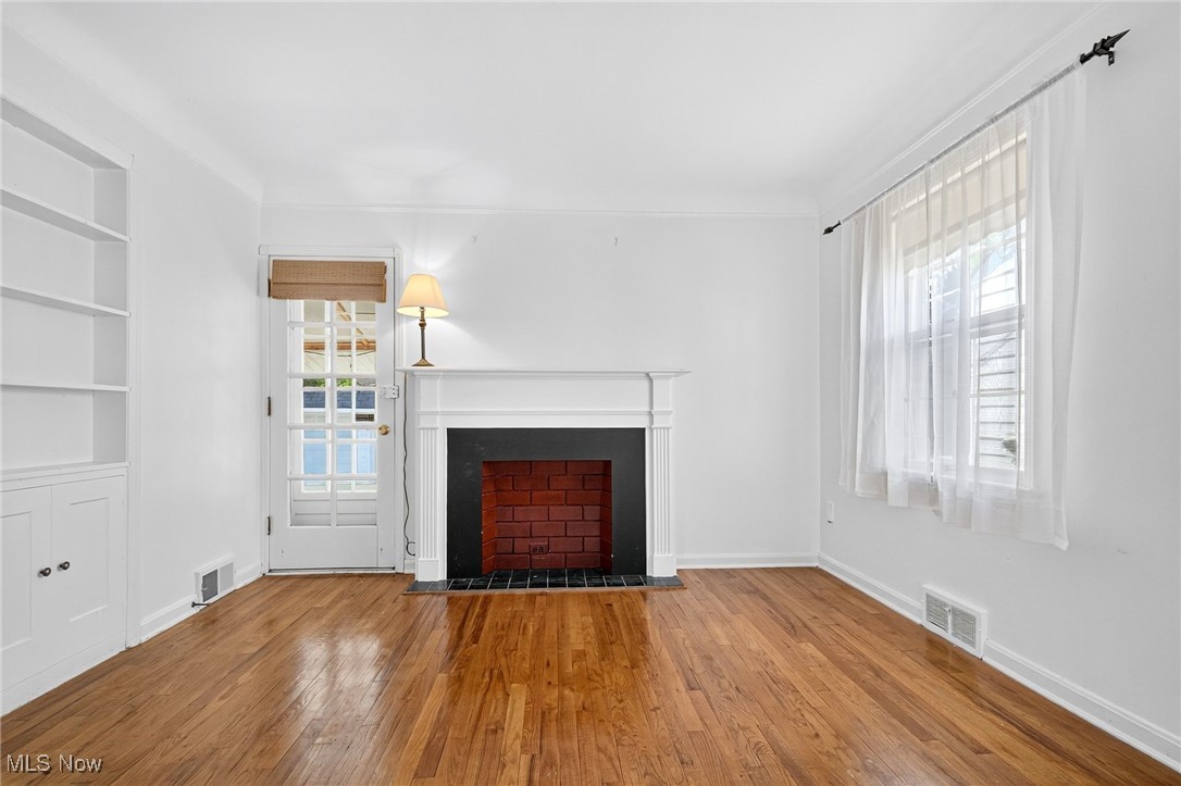 1078 Winston Road Cleveland, OH 44121 - Photo 7 of 47