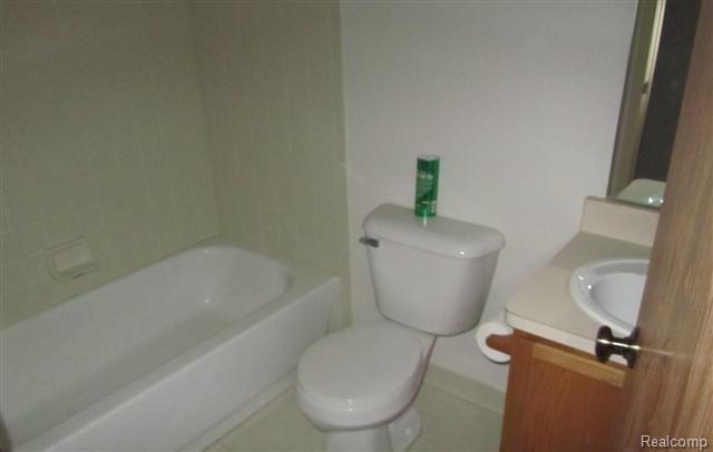 20 Pine Tree Ridge Waterford, MI 48327 - Photo 3 of 6 bath 1.JPG