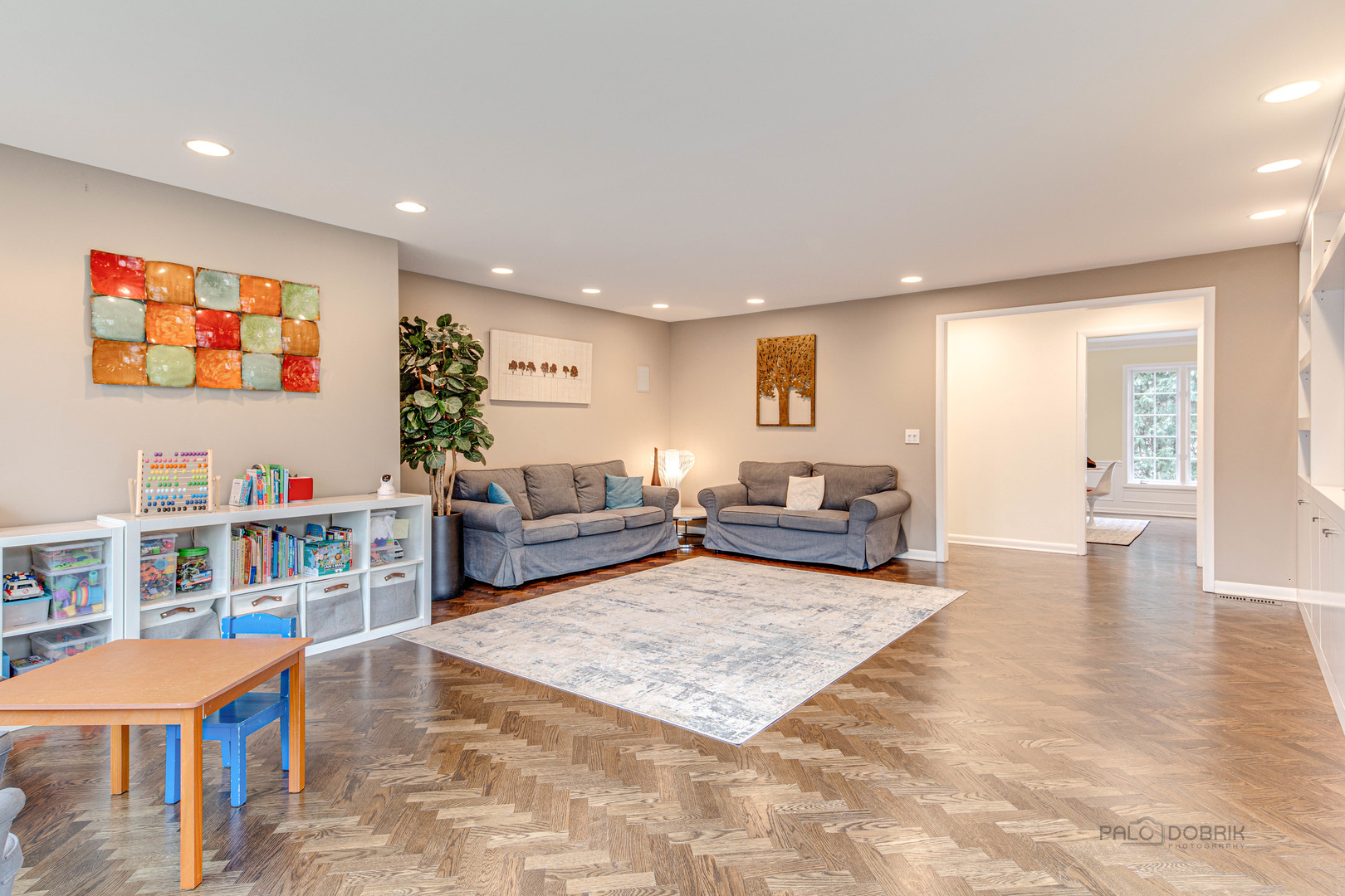 783 Valley Road Glencoe, IL 60022 - Photo 20 of 45 a living room with furniture and a table