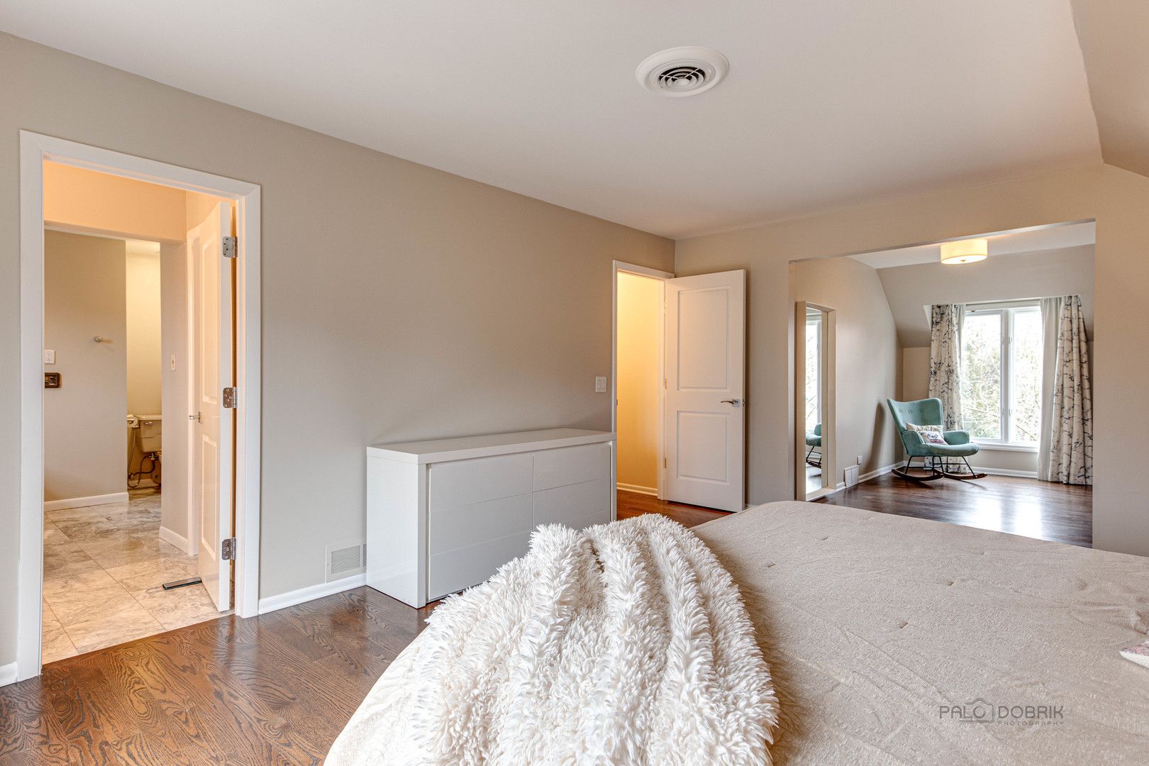 783 Valley Road Glencoe, IL 60022 - Photo 29 of 45 a bedroom with a bed and a large mirror