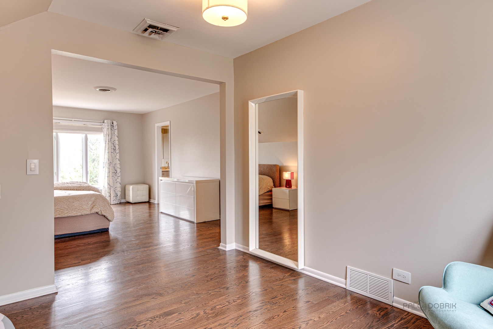 783 Valley Road Glencoe, IL 60022 - Photo 31 of 45 a view of livingroom with furniture and wooden floor