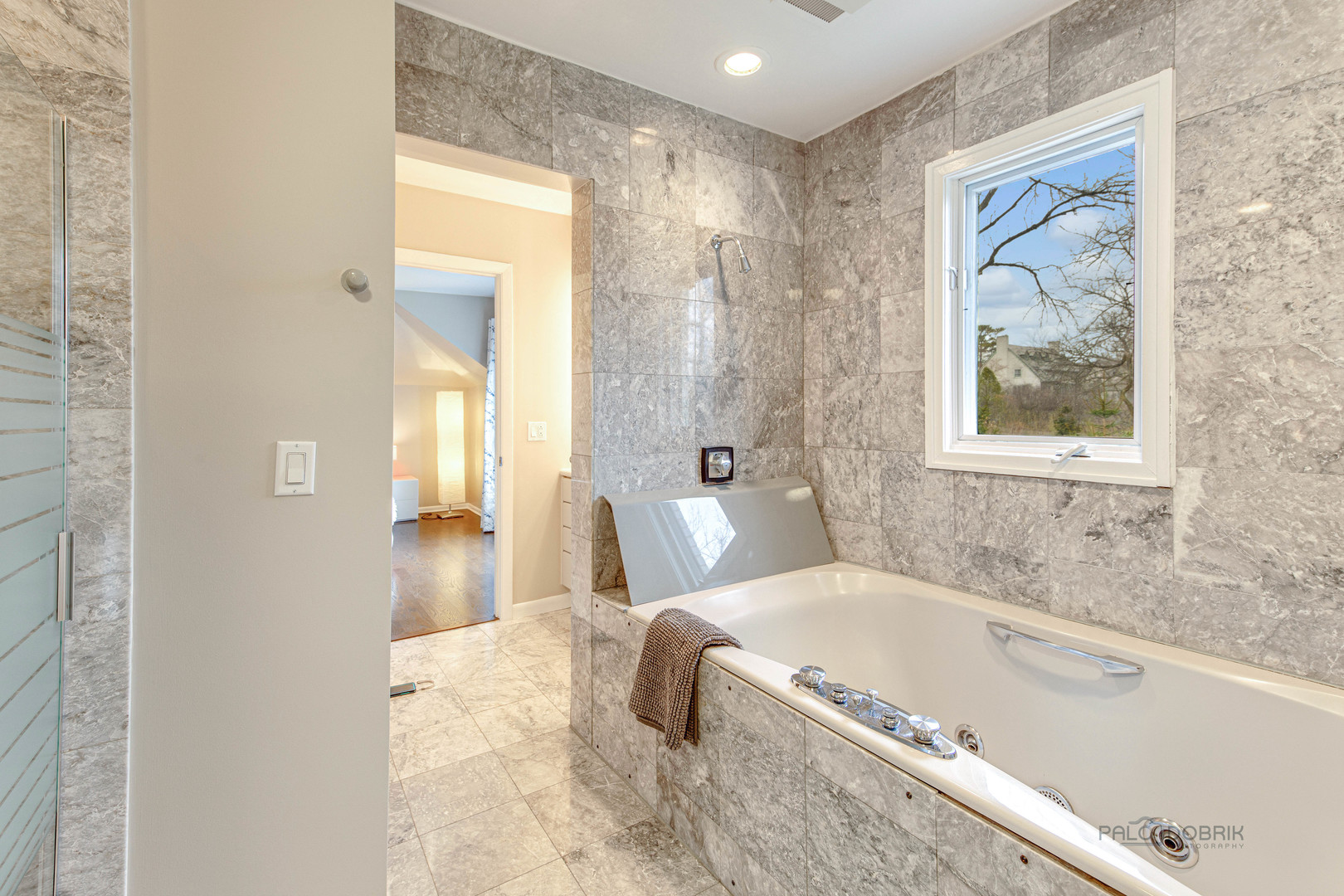 783 Valley Road Glencoe, IL 60022 - Photo 33 of 45 a bathroom with a tub a sink and a shower