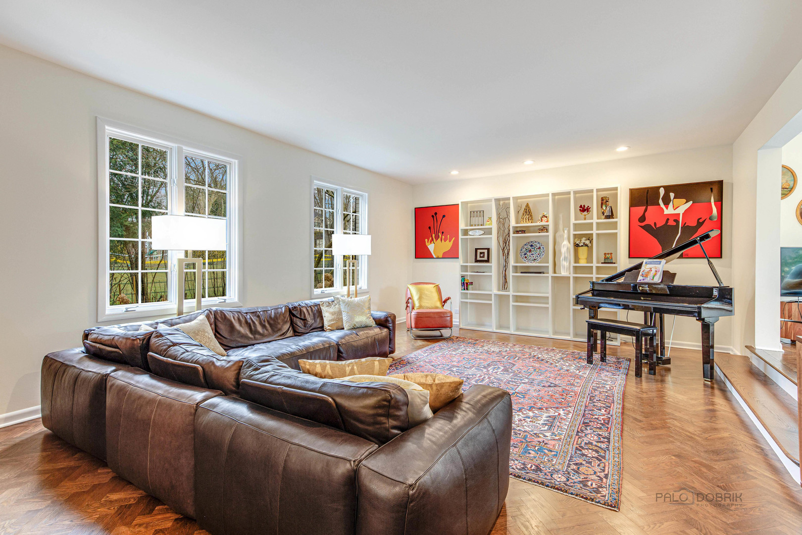 783 Valley Road Glencoe, IL 60022 - Photo 6 of 45 a living room with furniture and a window