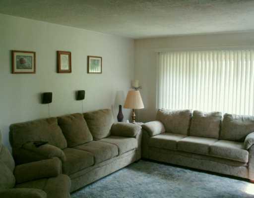 2043 McKinney Road Monroeville, PA 15146 - Photo 4 of 8 Living Room.