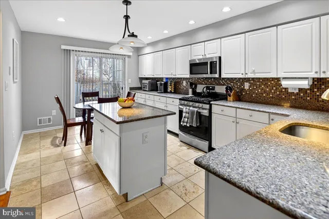 $625,000 | 200 Amberleigh Drive, Pennington, NJ 08534