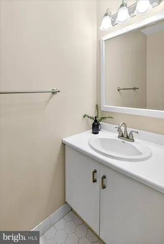 $625,000 | 200 Amberleigh Drive, Pennington, NJ 08534