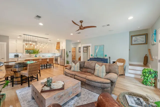 $734,900 | 903 Lido Circle East, Niceville, FL 32578