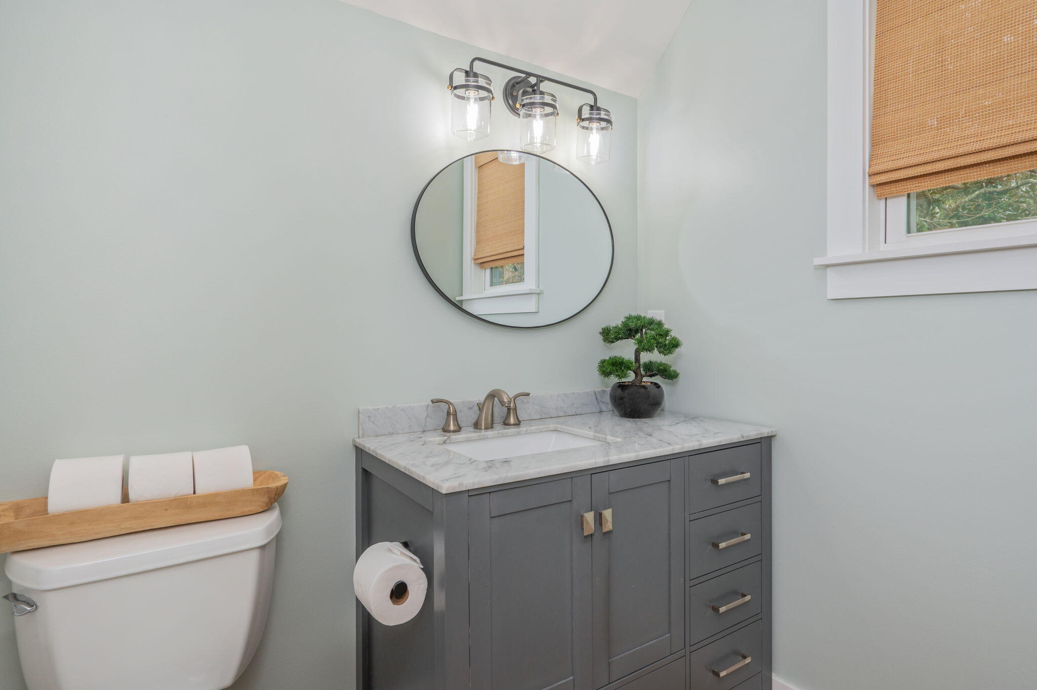 903 Lido Circle East Niceville, FL 32578 - Photo 29 of 64 a bathroom with a toilet sink and mirror