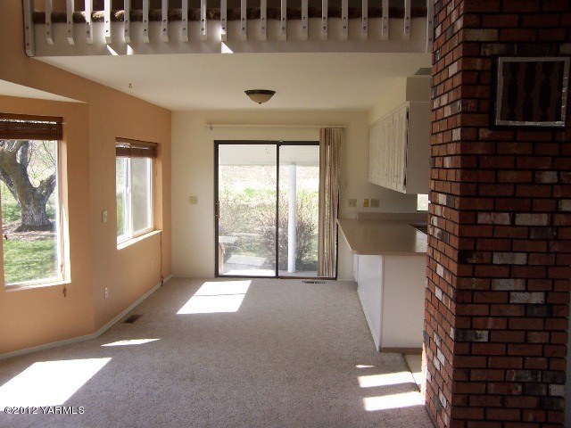 741 Pongala Road Tieton, WA 98947 - Photo 5 of 19 Dining room