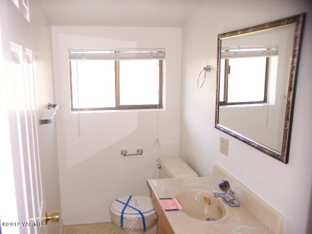 741 Pongala Road Tieton, WA 98947 - Photo 9 of 19 bath 2